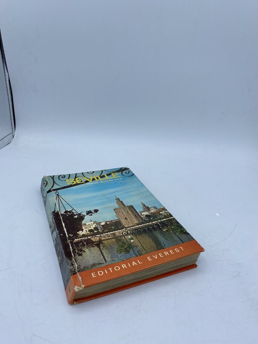 Seville Editorial Everest English Edition Travel Guide used Hardcover 1970